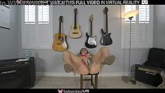 Solo Latina Luna Leve Rubs Hairy Pussy In VR