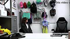 巨乳黑发妹骑乘商场警察大屌