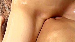 为什么这个瘦亚洲18+少女用舔屁股挑逗后内射？