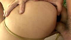 ashlynn leigh gets her asshole gaping!