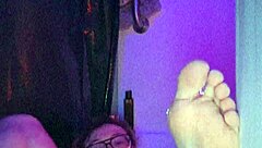 Hey, watch me play in the bath with my toys