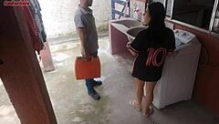 Dona de casa paga t�cnico com a bunda enquanto marido esta fora