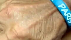 sexo anal con la flaca chula le dejan el ojete bien abierto