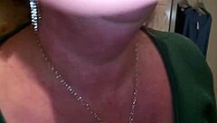 I used kiwi milf as toilet at mall