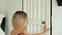 me follo a mi amiga despechada necesita consuelo y le presto mi verga