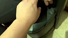 日本女孩在卡拉OK与男性朋友心情好后出轨男友