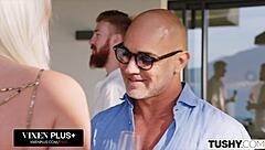 Baby Nicols 肛瘾大发，紧屁眼被手指抠舔狂干 😏