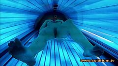 wow, this cute woman is masturbating secretly on the solarium cam