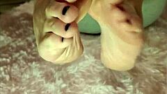 Time for you to worship my softcore barefoot toes in this amateur solo feet fetish session!
