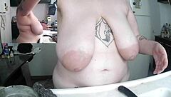 hey, doing the dishes naked with my huge saggy tits bouncing, feeling so naughty and curvy 😏🍑