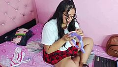 Universitaria culona tiene sexo mientras está en clases virtuales