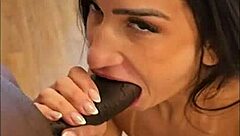 meu amigo negão veio me oferecer pau não consegui fazer desfeita dei gostoso pra ele comendo minha buceta apertada