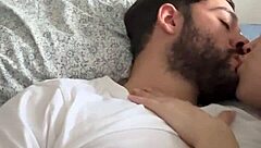 Le metió una tremenda cogida a la novia de su amigo con creampie