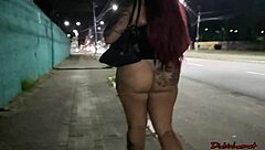 Sabrina strong exibe seu bumbum gigante em local publico parando o transito!
