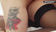 Mia Trejsi穿高跟丝袜和男友热吻舔屄