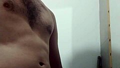 瘦弱18+業餘妹浴室脫衣狂自慰