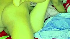 Hey, check this Indonesian girl in hijab during live session