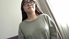 嘿，巨乳日本家教爱骑乘舔屌自拍业余