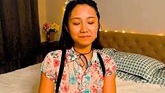 娇小亚裔妹cos服网播抠逼自慰