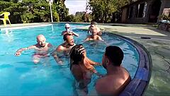 My first gangbang was a delícia I gave so much my ass and pussy to friends in double penetration.