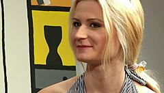 欧洲金发美女天然奶口爆手撸女上位