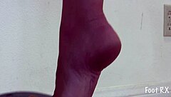 chatting about barefoot toes and feet pumping fun