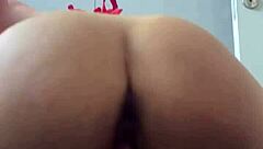 Cacheada Gostosa De Lingerie Fudendo Com Consolo Dedando O Cuzinho