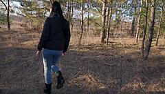 Stranger meets for intense outdoor blowjob session