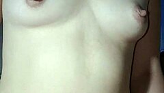 韩国紧屄妹骑大屌 自拍手机猛摇