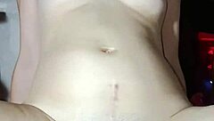 韩国紧屄妹骑大屌 自拍手机猛摇