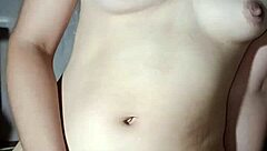 韩国紧屄妹骑大屌 自拍手机猛摇