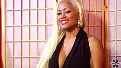 Big Boobs Blondes Maxine Dive into Sensual Muff Licking and Wet Pussy Assfucking Action