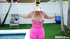 hey, wanna see how i work out this big booty in a steamy session?