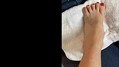 hey followers, chatting here and showing off my sexy bare feet and toes, what do you think?