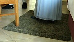 how does a mature busty cougar lure men?