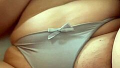 Loira gostosa starts masturbating her hairy pussy with passion in solo session