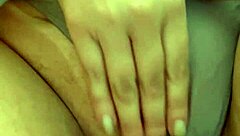 Loira gostosa starts masturbating her hairy pussy with passion in solo session