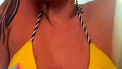 Personal treinando só de biquíni fio dental na academia de frente à praia cheguei ficar toda molhada de tanto tesão que escorria nas pernas parecia água do mar