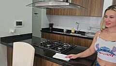 服务妹为奖金骑老板偷偷吞精凯伦·斯林特