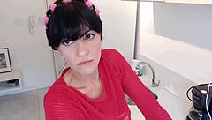 Gulosa Empregada Doméstica Limpa Casa Mostrando Buceta Rachada E Seios Bicudos Safada