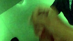 me jalo la verga en el baño hasta explotar 😏💦