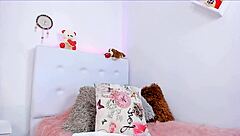 latina fingers wet pussy and big ass closeup till dripping cum