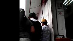 Peruvian beauty shops with sexy curves on display