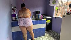 Le Lleno el Coño de Leche a Latina Gruesas Piernas