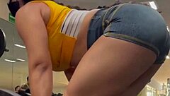 mi culo colombiano se ve irresistible en este outfit gym