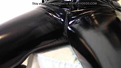 老婆绑皮手套高跟鞋羞辱尿戏