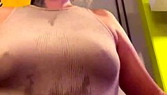 Sweaty gym shirt goes see-through so hot 💦😍