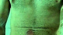 Batendo uma e fumando um pra relaxar