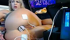 watch this super hot camgirl fuck her holes on webcam