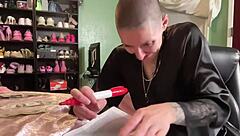 Nicki Minaj Twerks Ass In Lingerie For Cash